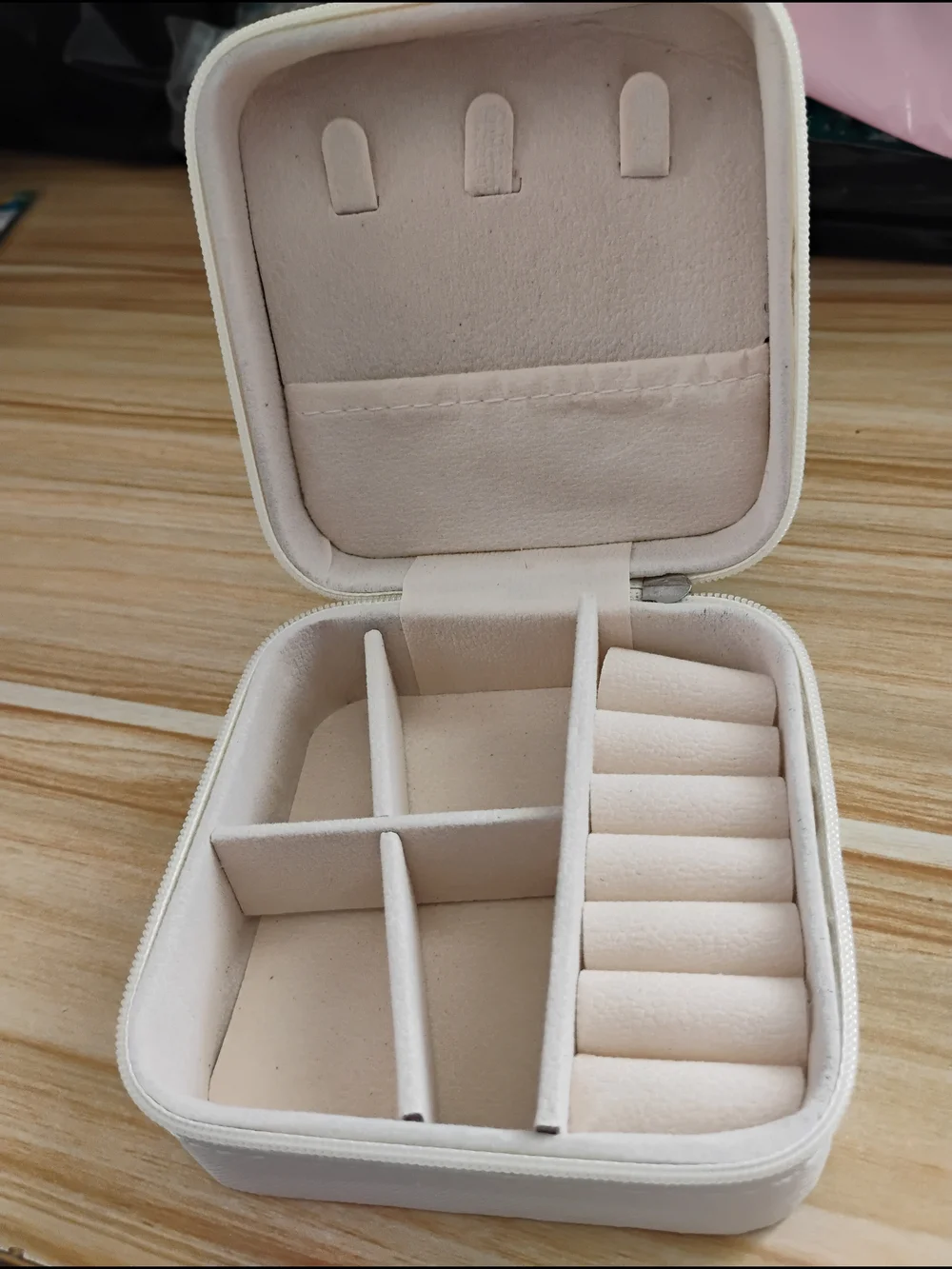 Source Unknown White Jewelry Ring Box